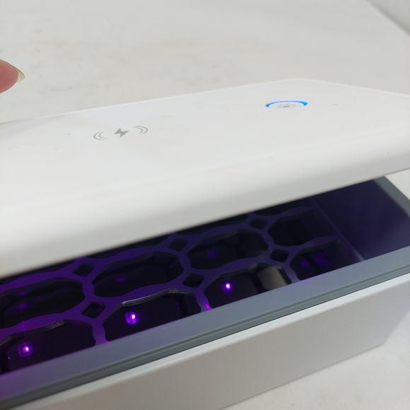 Cahot UV Light Sanitizer Portable Box Wireless Phone Charging Model UM-T20 - Picture 6 of 13